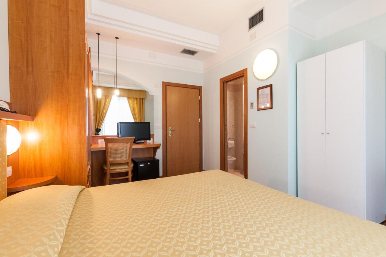 Hotel Astor Rimini Luaran gambar