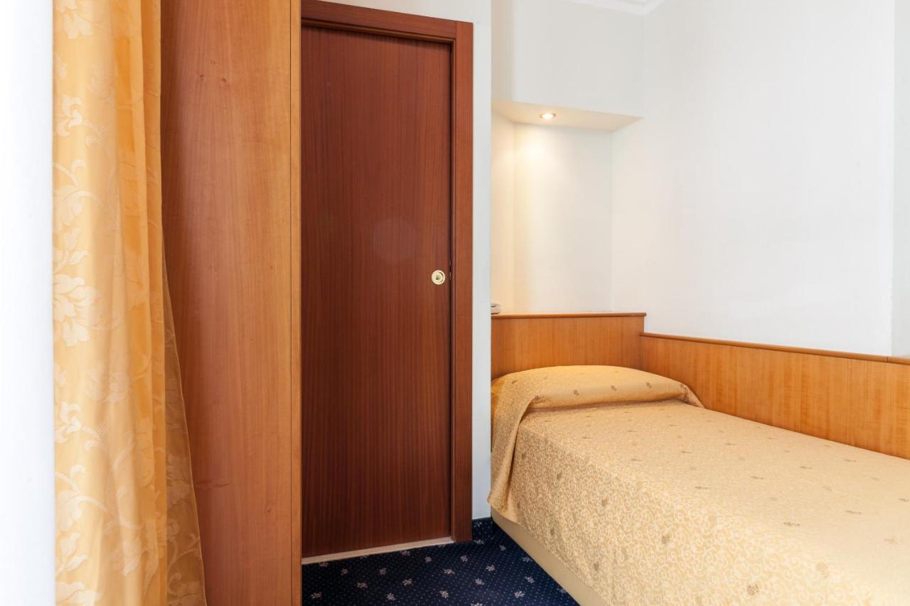 Hotel Astor Rimini Luaran gambar