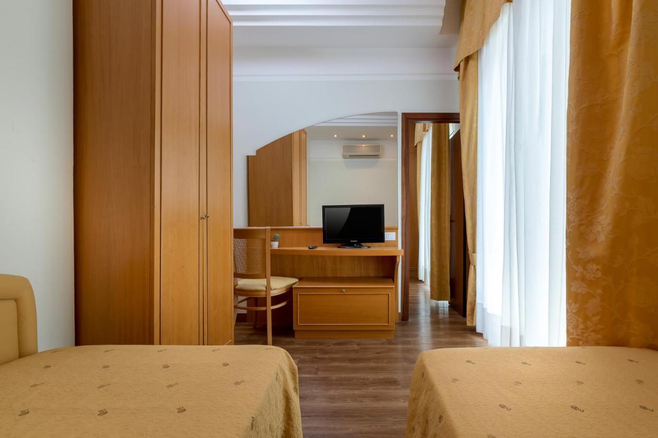 Hotel Astor Rimini Luaran gambar